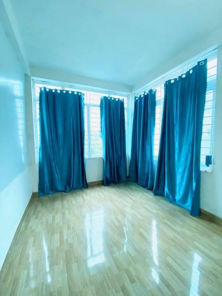 Bán Nhà Nhật Tảo, ngõ thông hè thoáng, lô góc 2 mặt thoáng, dt 38m2 4 tầng MT 4m 2.8 tỷ