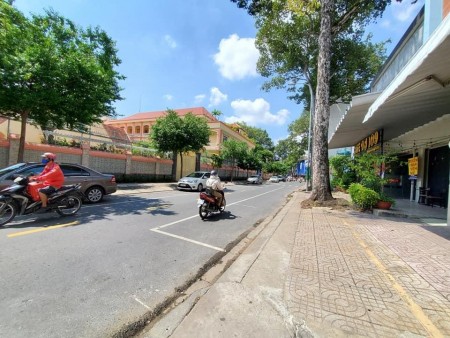 Nhà đường Trần Bình Trọng, Quận 55, dt 45m2, 4 tầng xây bê tông cốt thép, sân thượng