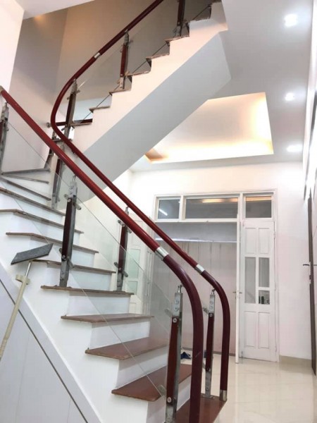 Bán nhà 5 tầng ngõ ba gác tránh xe máy đường Láng, nhà có cổng riêng khoá mật mã