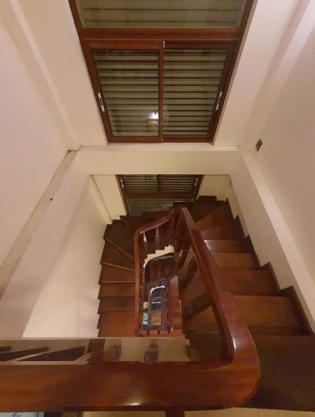 Bán nhà nguyên căn mặt phố Kim Mã diện tích 125m2, đúc 5 tầng, giá bán 35 tỷ