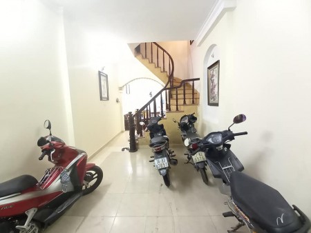 Bán nhà nguyên căn Định Công, diện tích 35m2, 4 tầng đúc, giá bán 2,8 tỷ, hỗ trợ vay ngân hàng
