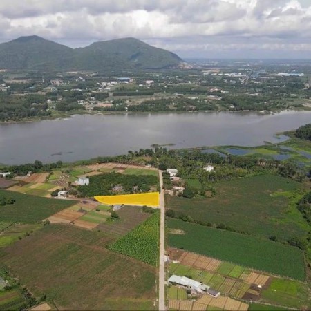 Đất ven hồ sinh thái Châu Pha, sẵn sổ hồng thổ cư, dân cư đông đúc
