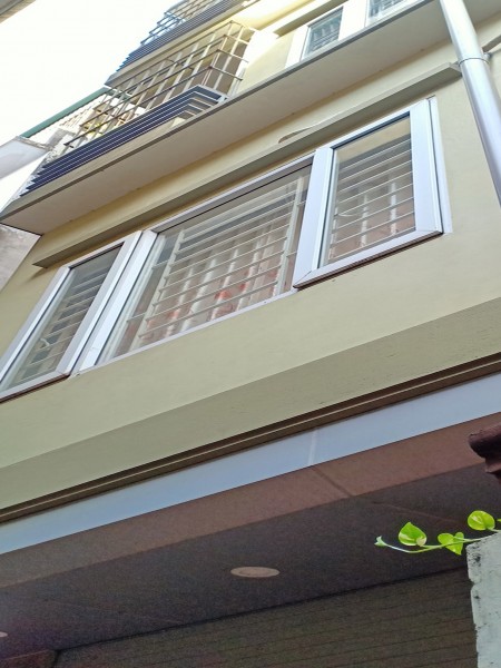 Bán nhà trung tâm quận Cầu Giấy diện tích 45m2, 5 tầng ô tô đỗ cửa giá bán 4,2 tỷ
