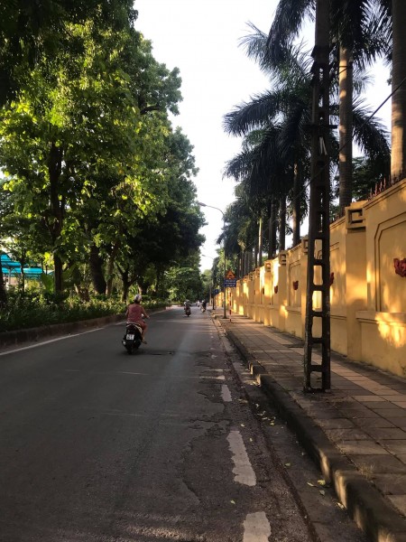 Bán nhà hiếm Ba Đình, ngõ Nguyễn Tri Phương, 5 tầng đúc, mặt tiền 3.5m, giá 4.1 tỷ, lh 0975513371.