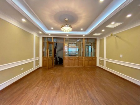 Bán nhà phố Kim Mã trung tâm Ba Đinh, dt 28m2, giá 3.5 tỷ, sổ đỏ chủ cầm tay