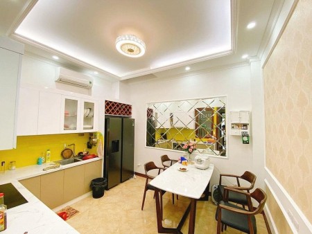 Bán nhà Quang Tiến, ô tô 7 chỗ qua cửa, diện tích 38m2, giá nhỉnh 3 tỷ.
