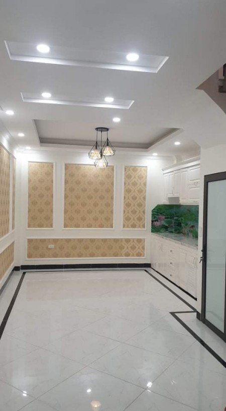 Bán nhà Khương Trung, Thanh Xuân, dt 40m2 5 tầng, mt 5m, giá chỉ 3.75 tỷ. LH 0966456918.