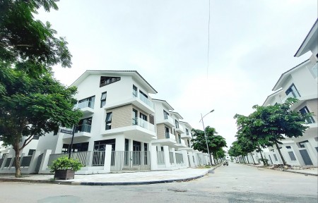 Bán nhà biệt thự Việt Hưng, tặng nội thất tiền tỷ, diện tích 150m2, giá bán nhỉnh 18 tỷ