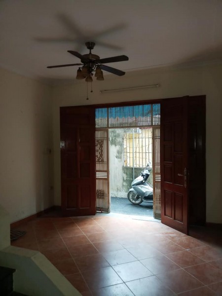 Bán nhà Mỹ Đình dt 48m2, 4 tầng đúc, mt 4m, giá 2.8 tỷ, gần ô tô sổ đỏ chính chủ