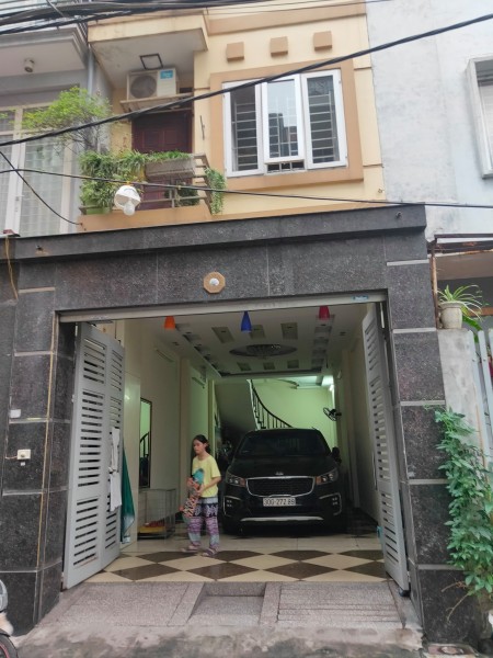 Bán nhà phố Hoàng Quốc Việt, phân lô Gara Ô tô 50m giá bán nhanh 10.5 tỷ
