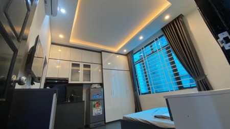 Sốc 4.2 tỷ. Nhà đẹp Cầu Giấy, 40m2, 5 tầng. Tặng nội thất ngoại nhập