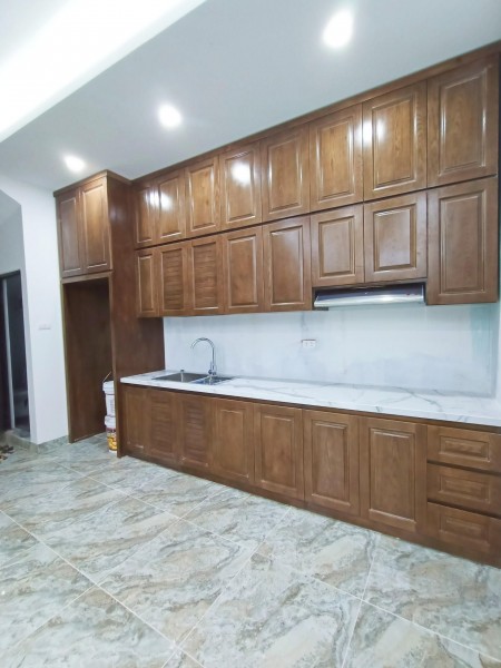 Bán nhà ở ngay, dt 38m, 4 tầng, giá 3.6 tỷ, phố Nguyễn Lương Bằng, Tôn Đức Thắng, Đống Đa
