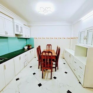 Bán nhà nguyên căn siêu hạt. rẻ, trung tâm Đống Đa, dt 47m2, 5 tầng, lô góc, lh 0385605252.