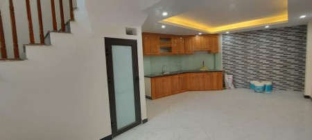 Độc nhất vô nhị, Bán nhà Ngọc Hồi – Thanh Trì, Ôtô qua, 43m2x5 tầng, mặt 4m chỉ hơn 3 Tỷ