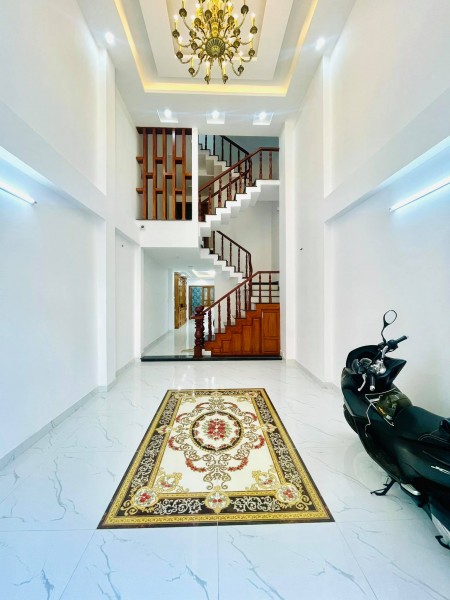 Bán nhà HXH Dương Quảng Hàm, P.5, Gò Vấp, DTSD 480m2, 6 tầng chỉ 12.5 tỷ