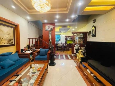 Bán nhà khu phân lô Vip phố Tôn Thất Tùng diện tích 50m2 giá 6.15 tỷ có thương lượng