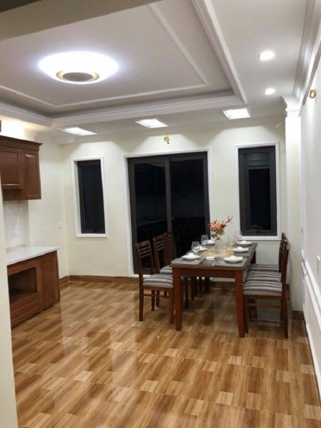 Bán nhà nguyên căn Phạm Văn Đồng, phân lô gara ô tô dt 75m2, 5 tầng, mt 6m, giá 6.9 tỷ