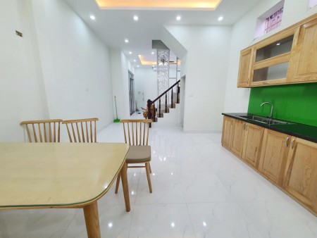 Bán nhà Vũ Tông Phan 3 bước chân ra phố diện tích sử dụng 50m2x4T, 3 thoáng giá chỉ 5 tỷ