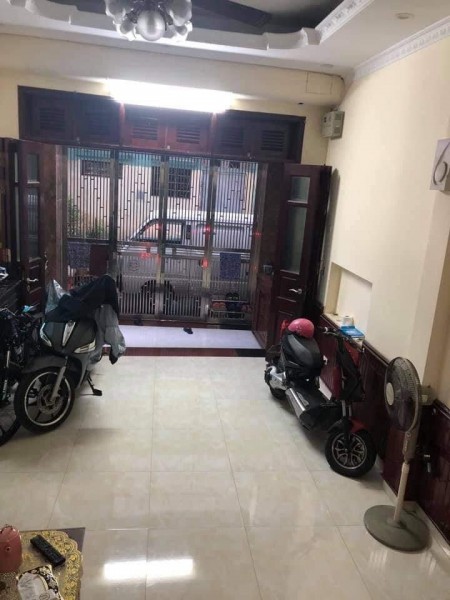 Bán nhà Bà Triệu- Hà Đông, khu dân tri cao, diện tích 40m2, 4 tầng giá bán 3.7 tỷ