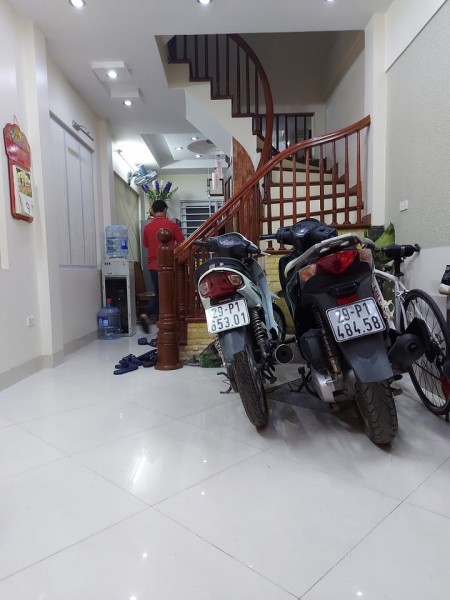 Bán nhà trung tâm Xuân Đỉnh, đúc 4 tầng, dt 35m2, gía 2,55 tỷ, 2 mặt thoáng, ngõ Oto.