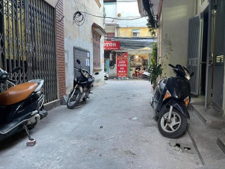 Ô tô đỗ cửa, trung tâm Quận Đống Đa, cách ngã tư Sở vài bước chân, giá chỉ 3.xx tỷ