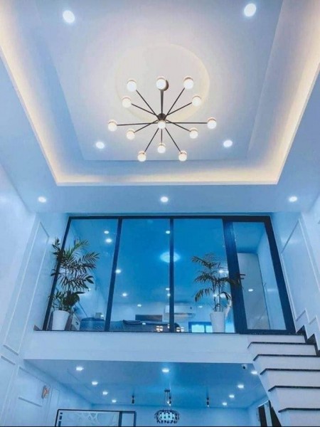 Cần bán gấp nhà ở phố Hoàng Ngân, sổ đỏ chính chủ diện tích 35m2, giá 3.2 tỷ. lhcc
