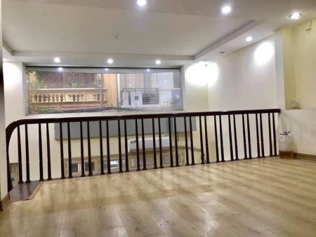 Bán nhà Khuất Duy Tiến diện tích 45m2 giá bán 8.4 tỷ, ô tô vào nhà, kinh doanh sầm uất