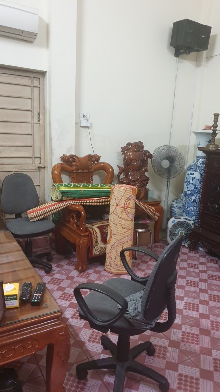 Gia đình cần bán đất đường Lạc Long Quân, Tây Hồ, ô tô vào nhà, dt 48m2 giá chỉ 4.35 tỉ