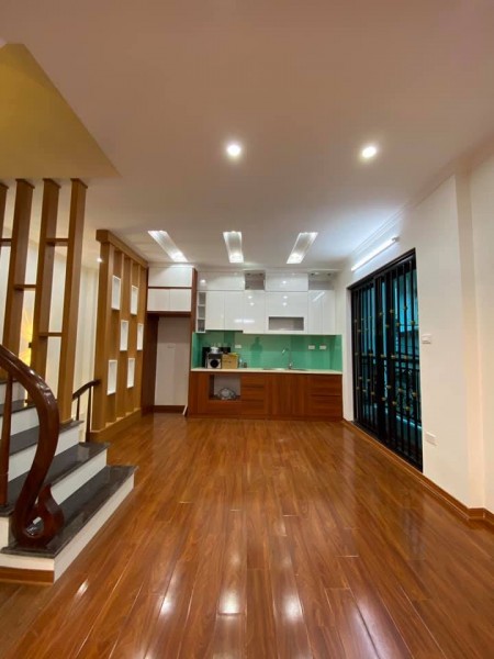 Cần bán nhà dt 50m2, 4 tầng, giá 5.2 tỷ phố Khuất Duy Tiến quận Thanh Xuân, 0988650989