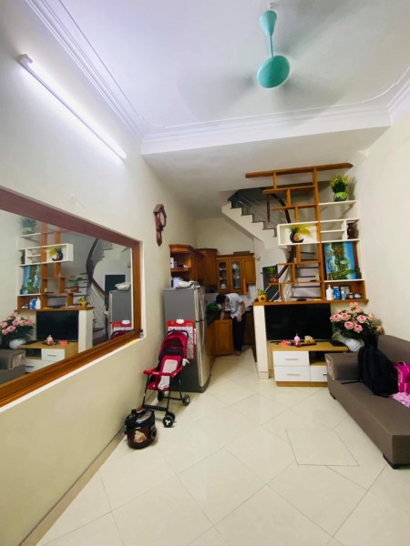 Bán nhà phố Pháo đài Láng tuyệt phẩm nhà nở hậu ngõ thông, giá bán 4.5 tỷ có thương lượng