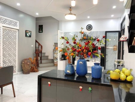 Nguyễn Văn Cừ, 13 phòng khép. kín, doanh thu 45 triệu/tháng, dt 81m2, 5 tầng, giá 5.7 tỷ