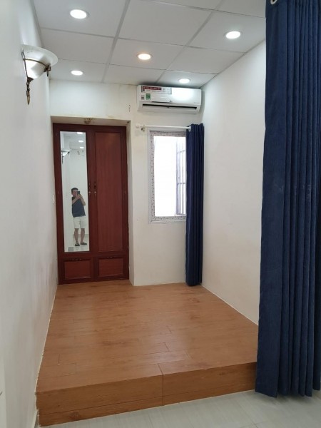 Bán nhà nguyên căn Nguyễn Văn Cừ, Quận 1, dtsd 30m2, giá nhỉnh 4 tỷ, lhcc