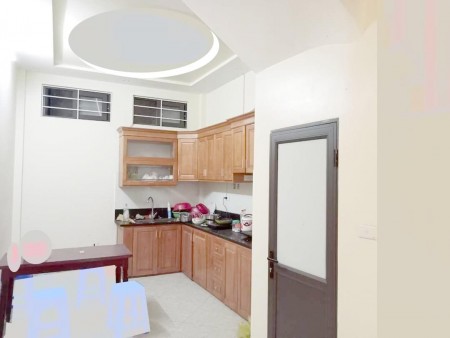 Giá hạt rẻ nhỉnh 4 tỷ, nhà 5 tầng diện tích sử dụng 46m2, sở đỏ nở hậu ở rất có lộc
