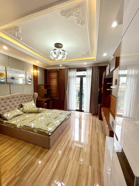 Bán nhà HXH Phạm Văn Bạch, 68m2, 4 tầng siêu đẹp, 3 phút ra chợ, giá 6.2 tỷ