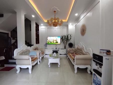 Nhà đẹp gần phố Thạch Bàn, Long Biên, chủ tự xây tặng nội thất, dt 47m2, 5 tầng, mt 6.5m, giá 3.45 tỷ