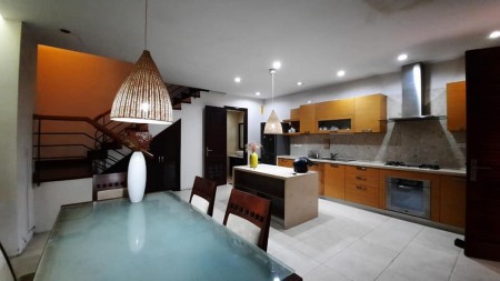 Biệt thự châu Âu giữa lòng Bồ Đề Sát mặt phố Cạnh mặt hồ Nội thất miễn chê