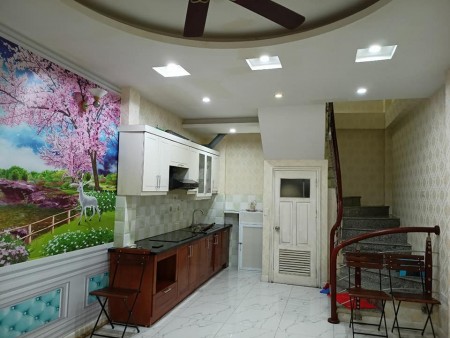Bán nhà phân lô Hoàng Quốc Việt 5.35 tỷ. Mada3 đỗ cửa, thoáng sáng rực rỡ