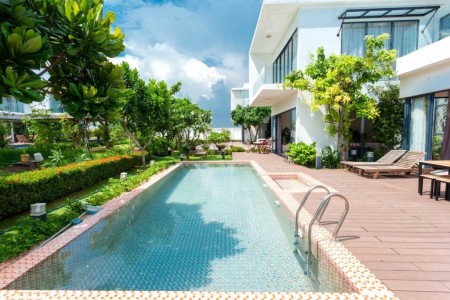 Villa biển hồ bơi, sân vườn riêng sát biên 17 tỷ, dt 480m2 tặng nội thất, liên hệ 0836999945