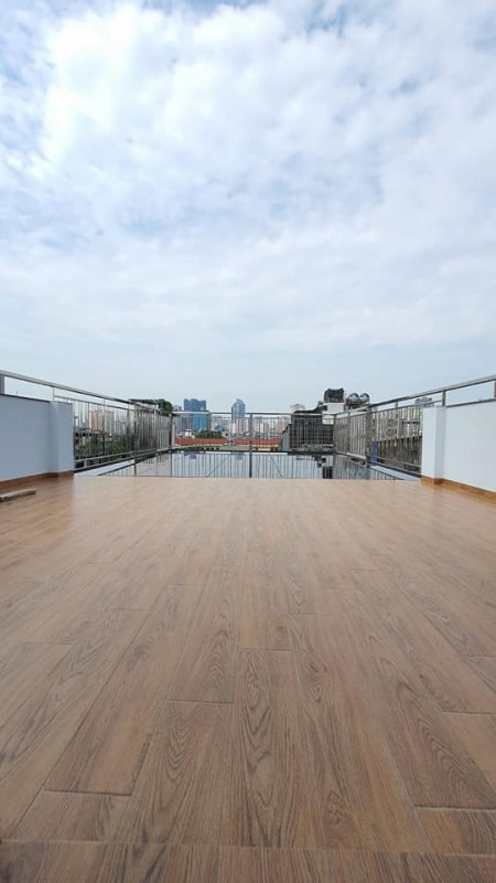 Bán nhà Nguyên Hồng diện tích 62m2 9 tầng mt 5m giá chỉ 23.6 tỷ Đống Đa