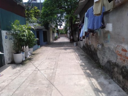 Bán nhà cấp 4, dt 62m2, giá 4 tỷ, Cổ Nhuế, Bắc Từ Liêm, ô tô qua nhà, ngõ thông, gần chợ, đầu tư