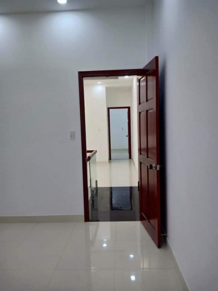 Khu Vip nhà mới rộng 64m2, hẻm xe hơi 3 pn, mặt tiền Gò Vấp, giá bán /4.95 tỷ