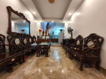 Bán nhà Ngọc Khánh, ô tô đỗ cổng, giá bán chỉ nhỉnh 4 tỷ, sổ đỏ chính chủ