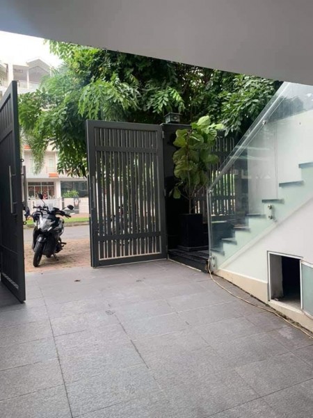 Cần bán nhà mặt tiền cực đẹp cho kinh doanh buôn bán khu dân cư Him Lam Quận 7