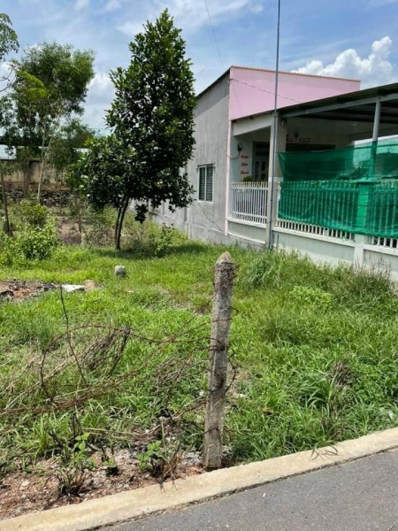 Cần bán nhanh 2 lô ngay đường 30/4, gần trường học, chợ thuận tiện kinh doanh
