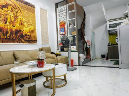 Cực hiếm Trường Chinh, Đống Đa, dt 35m2, 5 tầng, mặt tiền 4m, giá chào chỉ 3.4 tỷ. LH 0966456918.