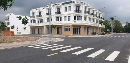 Bán nhà mặt tiền ngay thành phố Tân Uyên