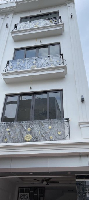 Bán nhà Cầu Diễn, gara ô tô nội thất dt 37m2, 4 tầng, mặt tiền rộng, chỉ 3.75 tỉ