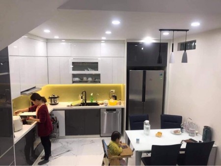 Bán nhà Giải Phóng kết cấu 1,5 tầng dt 50m2, đúc mặt tiền 5m giá bán rẻ 2 tỷ