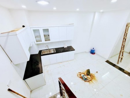 Bán nhà Quận Hai Bà Trưng, nhà mới tinh, ở luôn, gần phố ngõ ba gác, sổ vuông đẹp
