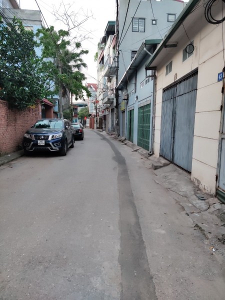Cần bán gấp nhà Tổ 16 Thạch Bàn cạnh Gaden City dt 40m2, 5 tầng, giá 3.55 tỷ, Gara Ô tô, Kd.
